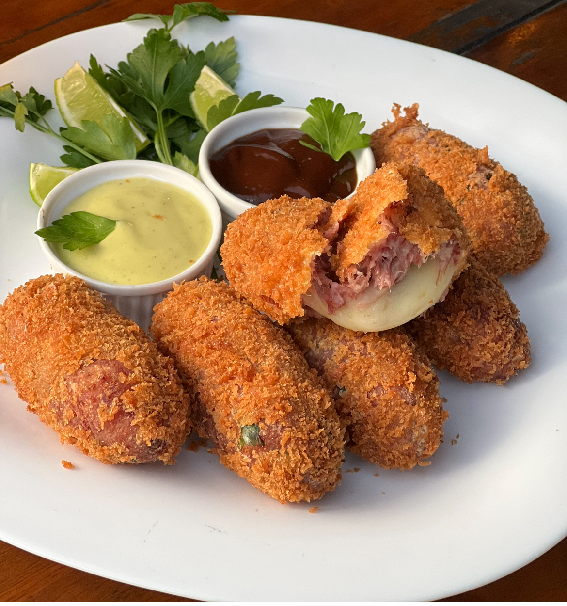 bolinho de carne seca c/queijo(6 unidades)